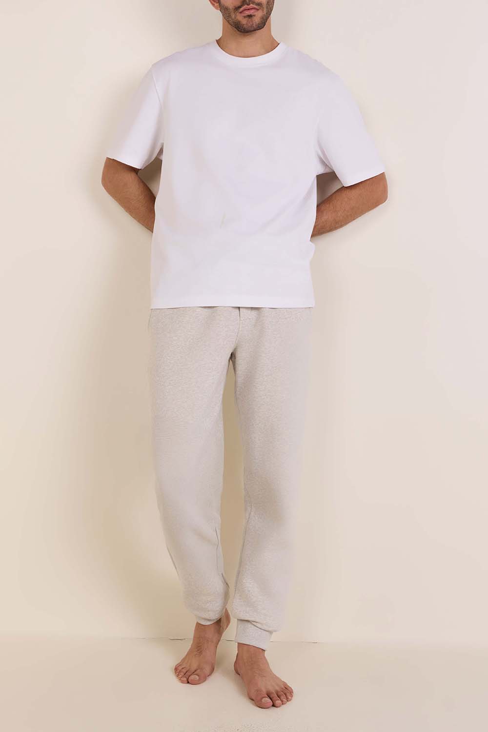 תמונת כל הלוק של מכנסי ג'וג